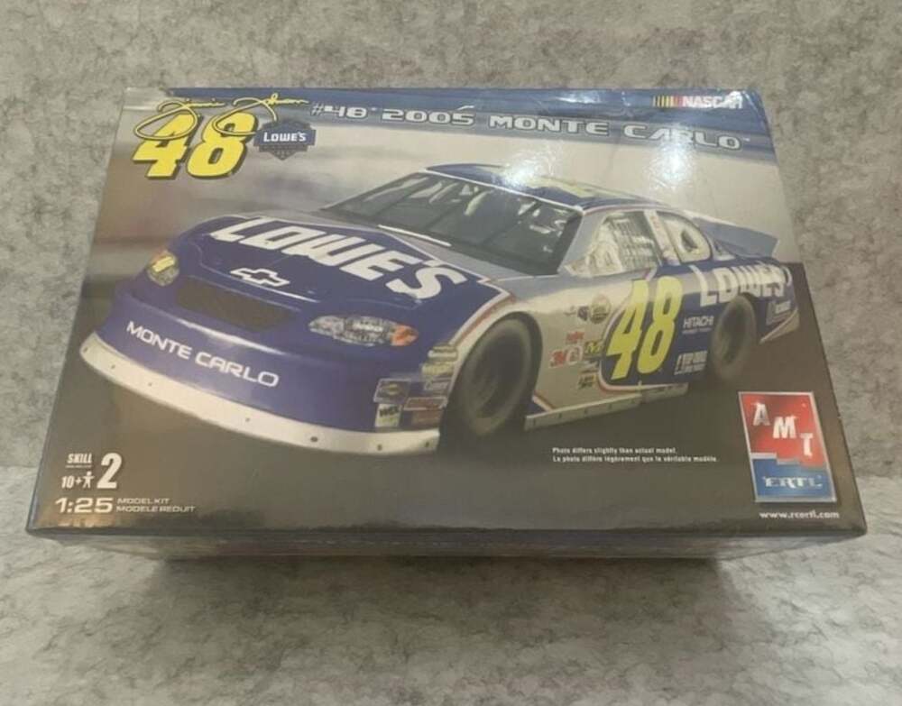 AMT Ertl Jimmie Johnson #48 Lowe's 2005 Chevrolet Monte Carlo 1:25 Scale NASCAR